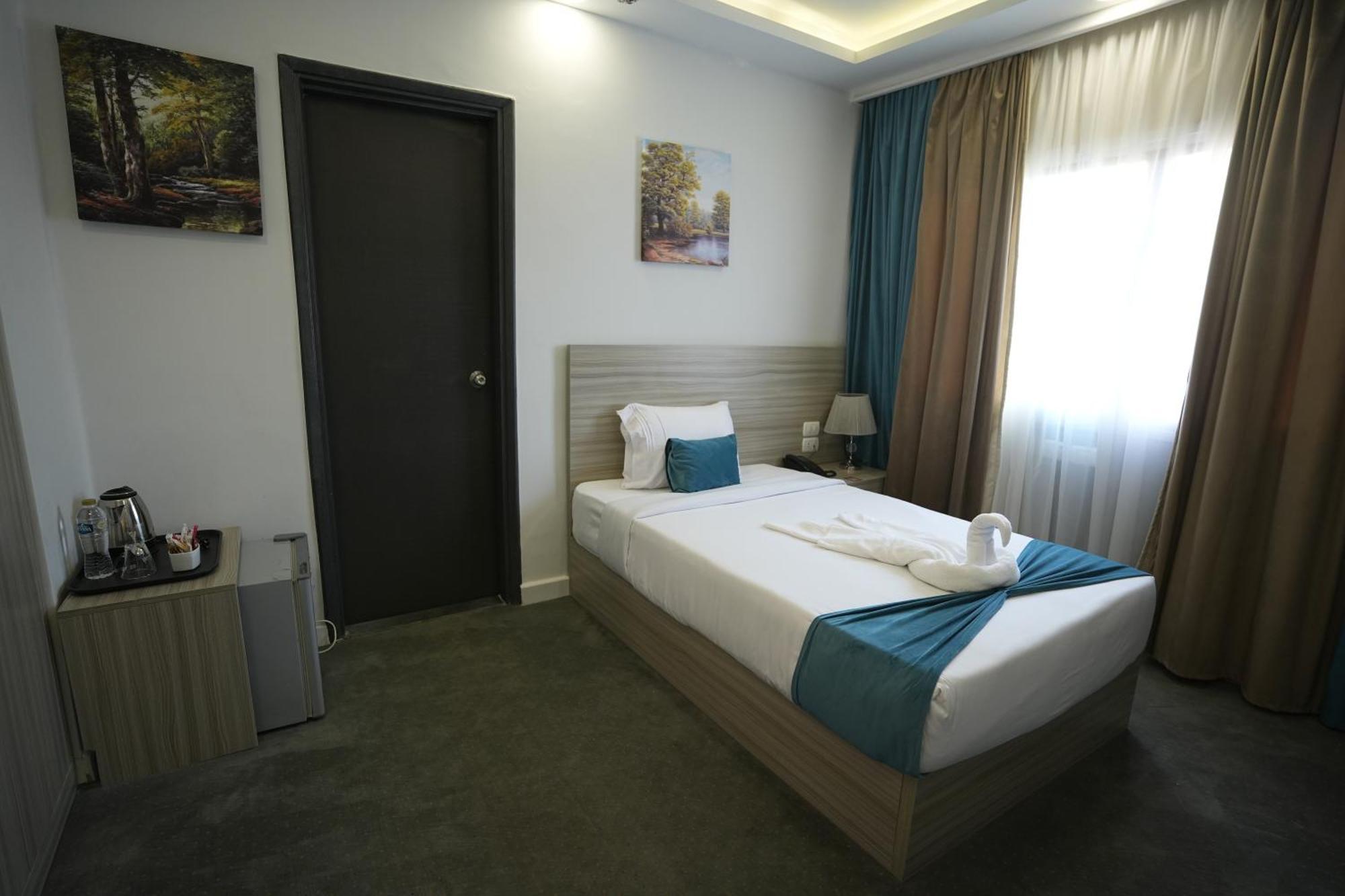 Mar Charbel Hotel Cairo Exterior photo